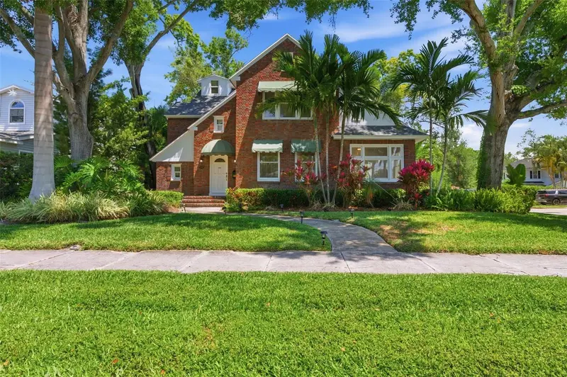 555 18th Ave Ne, FL