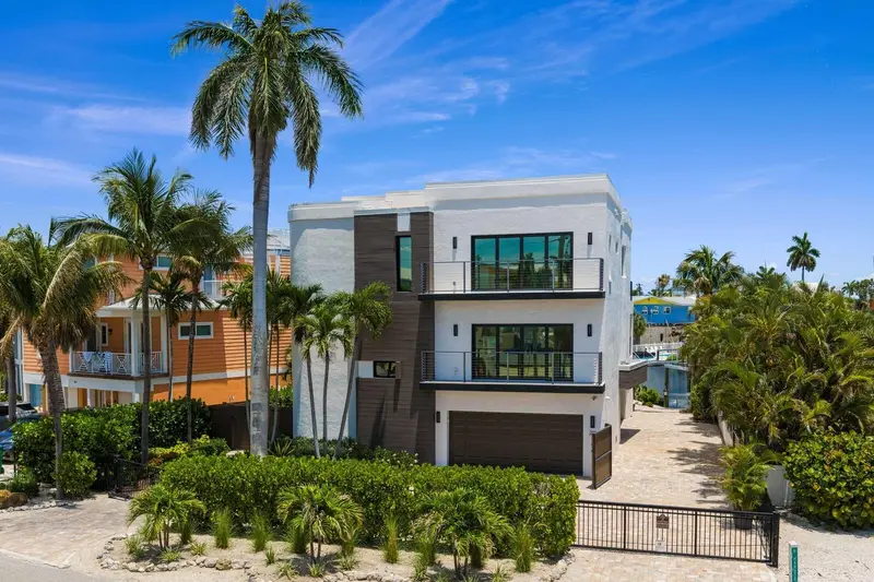 201 N Harbor Dr, FL