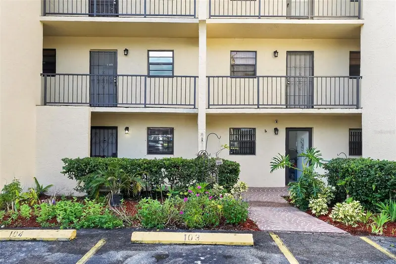 2050 Oleander Blvd #6-105, FL