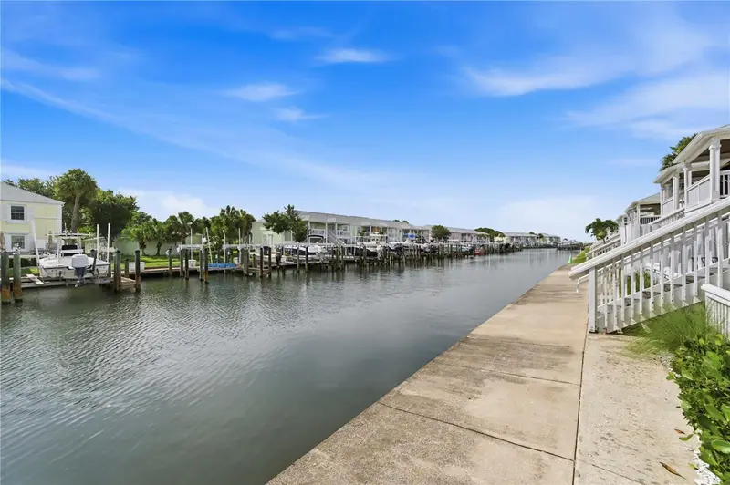 5070 Beach Dr Se #A, FL