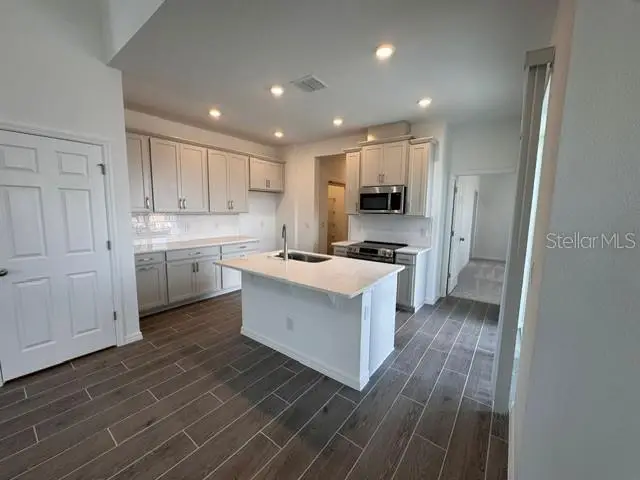 423 Oak Flat Aly, FL