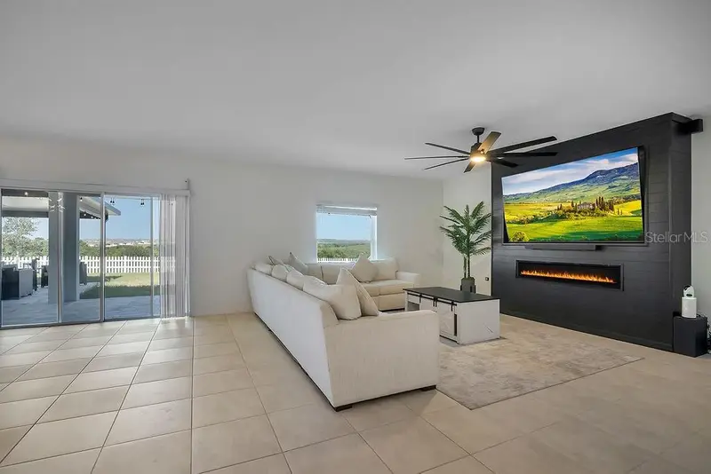 1033 Calico Pointe Cir, FL