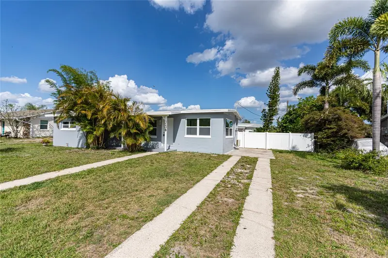 3208 Pinetree St, FL