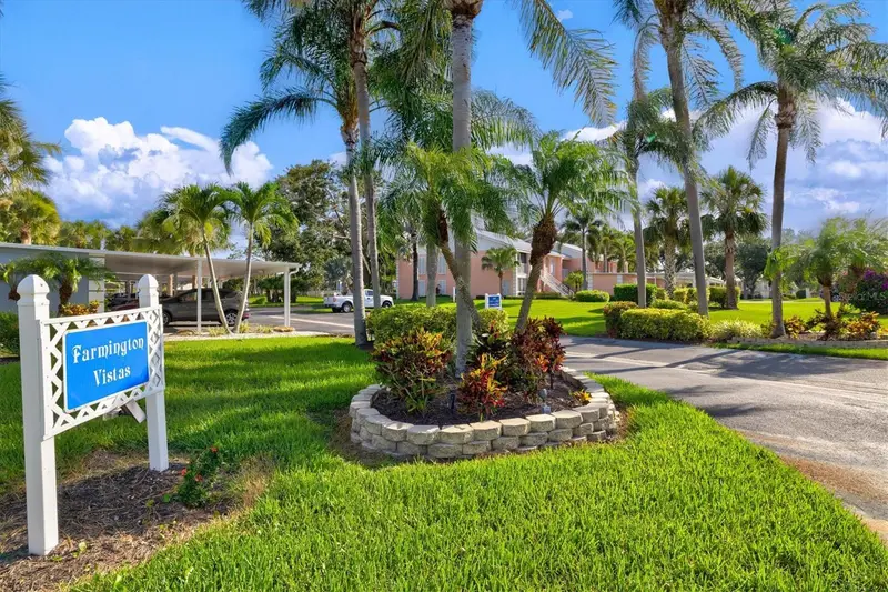 437 Cerromar Ln #424, FL