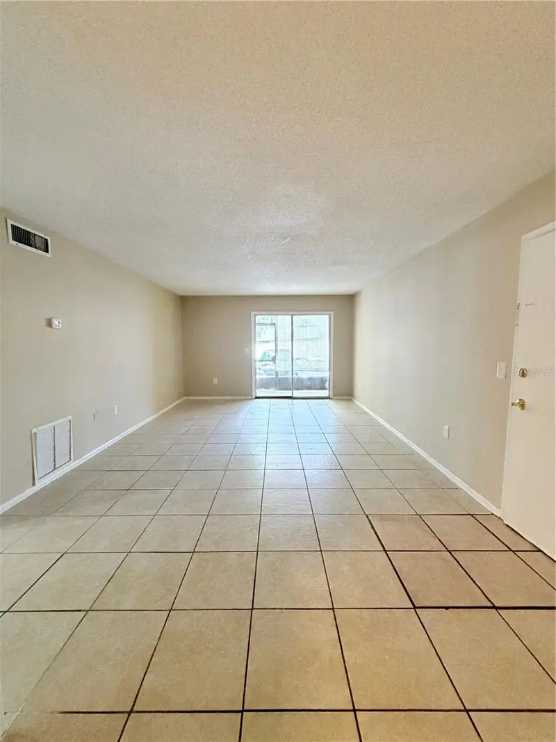 908 Lake Destiny Rd #B, FL