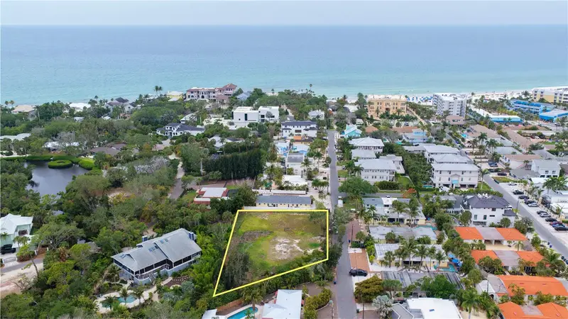 1122 Crescent St, FL