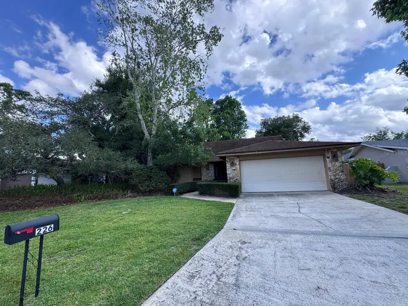 226 W Cumberland Cir, FL