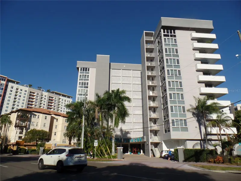 470 3rd St S #616, FL