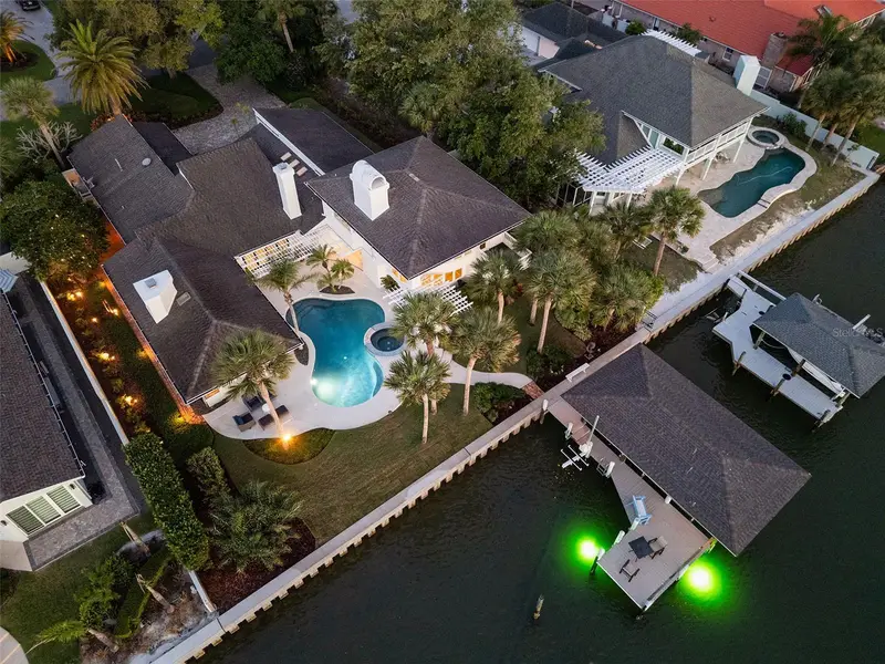 1215 Commodore Dr, FL