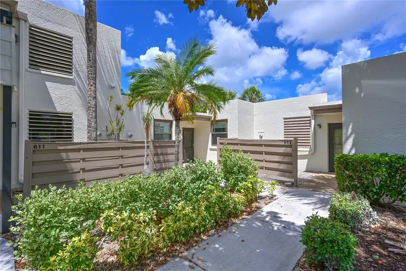 609 Woodlawn Dr, FL