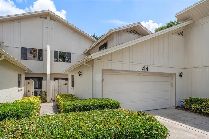 498 Lakeview Dr #44, FL