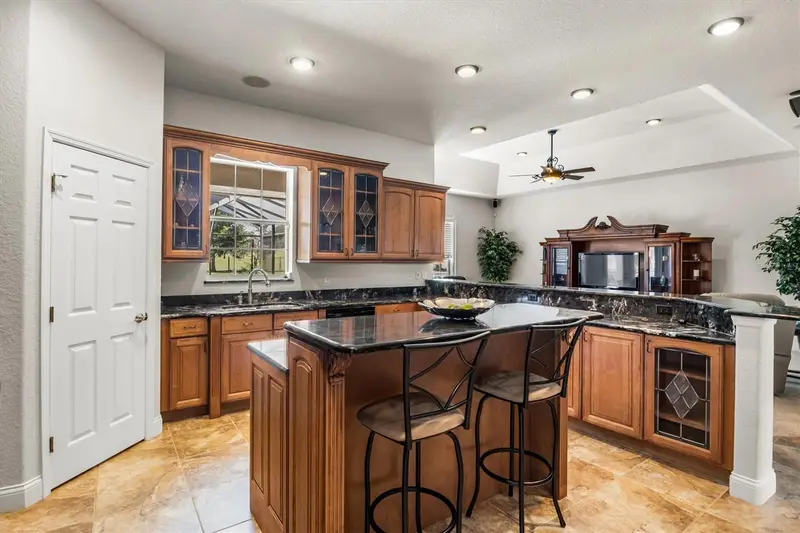 887 N Crooked Lake Dr, FL