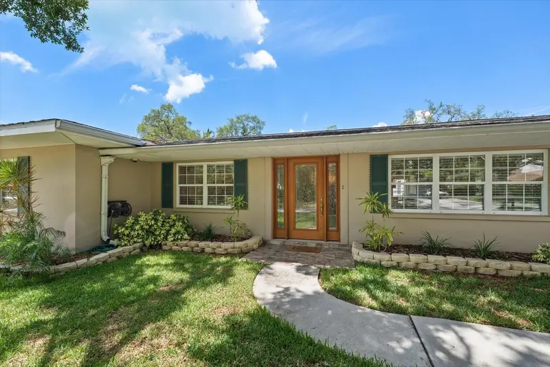 802 Allamanda Dr, FL