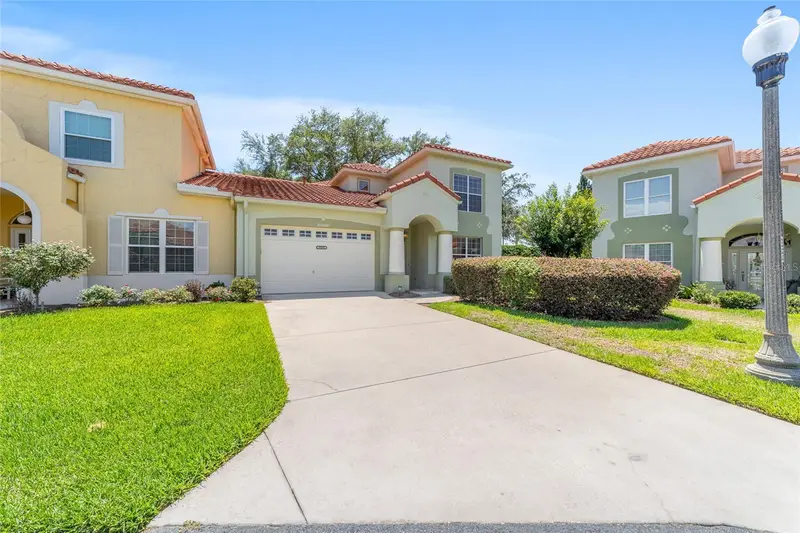 1074 Avenida Sonoma, FL