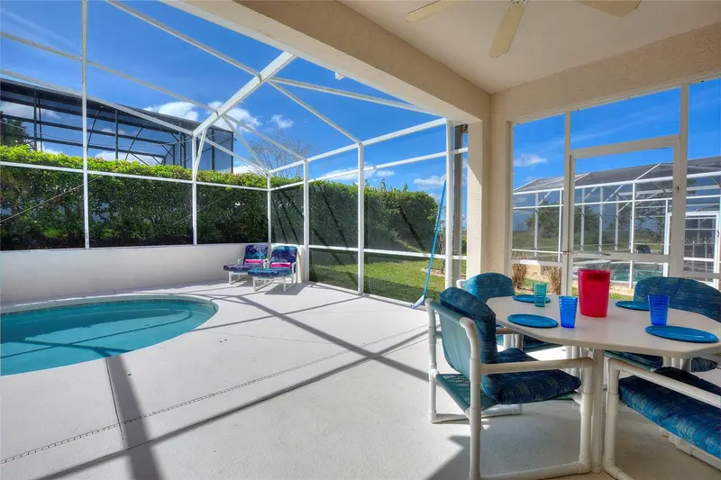556 Bonville Dr, FL