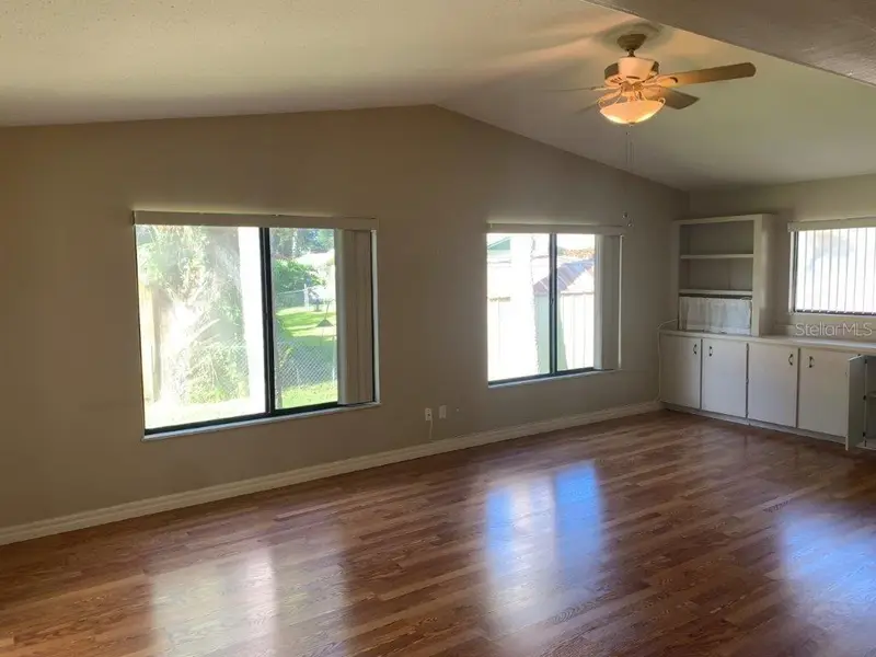 700 Green Rd, FL