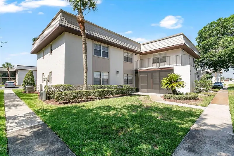 11 Windtree Ln #B, FL