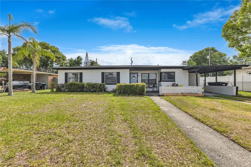 Lee Vista pending