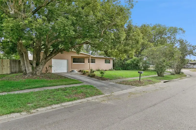 163 Lake Harriet Dr, FL