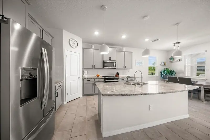 2013 Midnight Pearl Dr, FL