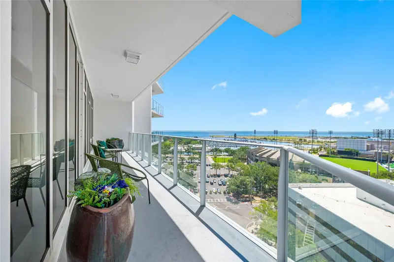 175 1st St S #1204, FL