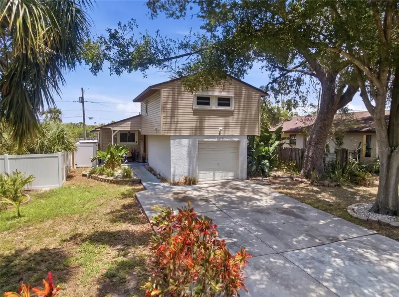 111 69th Ave N, FL