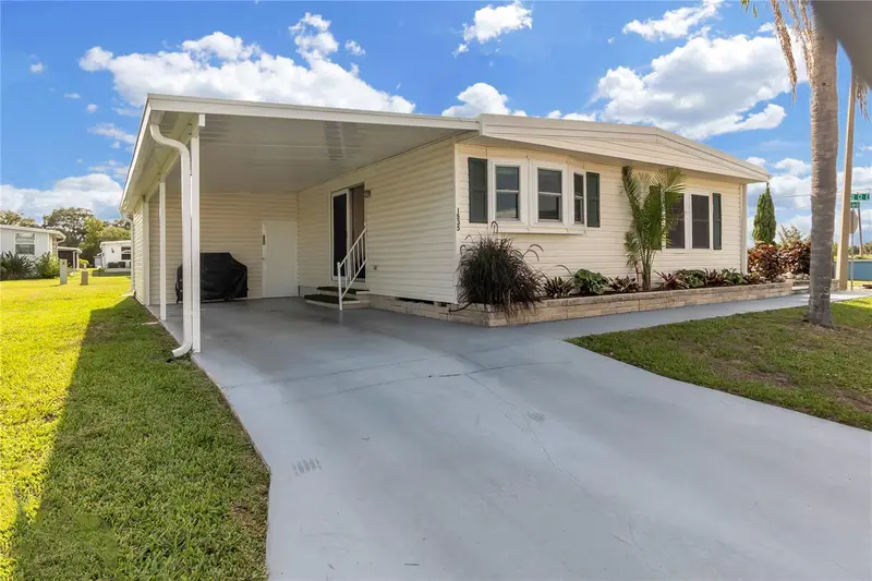 1535 45th Avenue Dr E, FL
