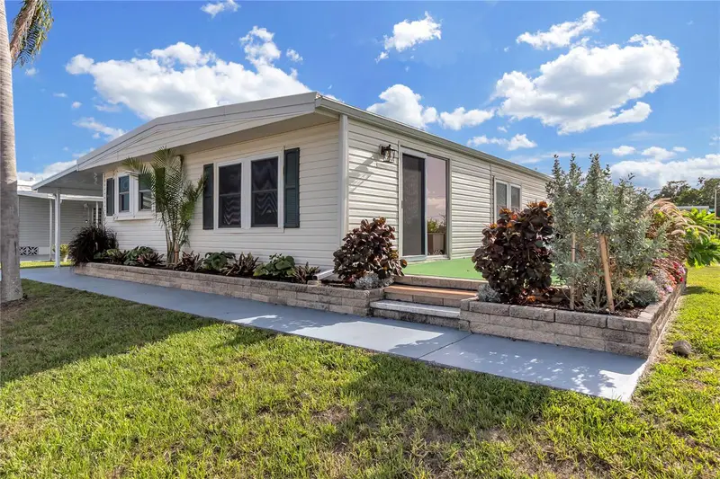 1535 45th Avenue Dr E, FL