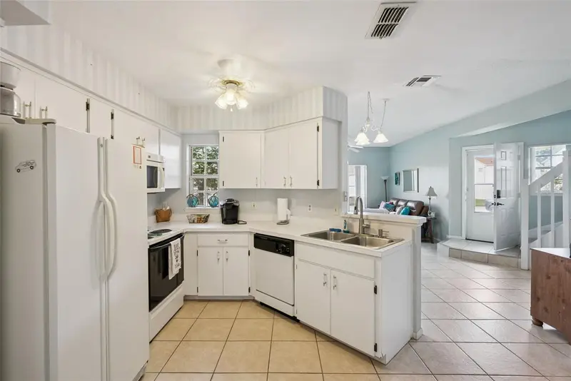737 Olympic Cir, FL
