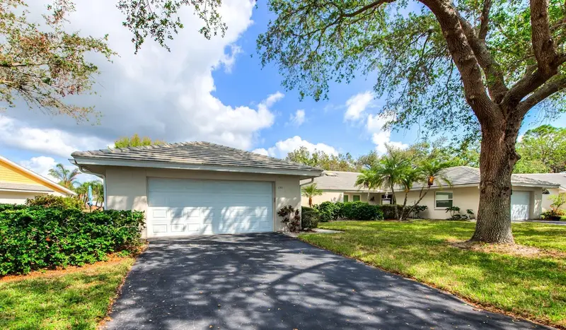 130 Southampton Pl #360, FL