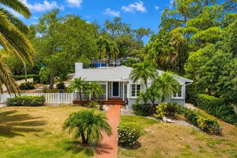 220 Lyndhurst St, FL