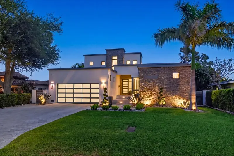 874 Placido Way Ne, FL