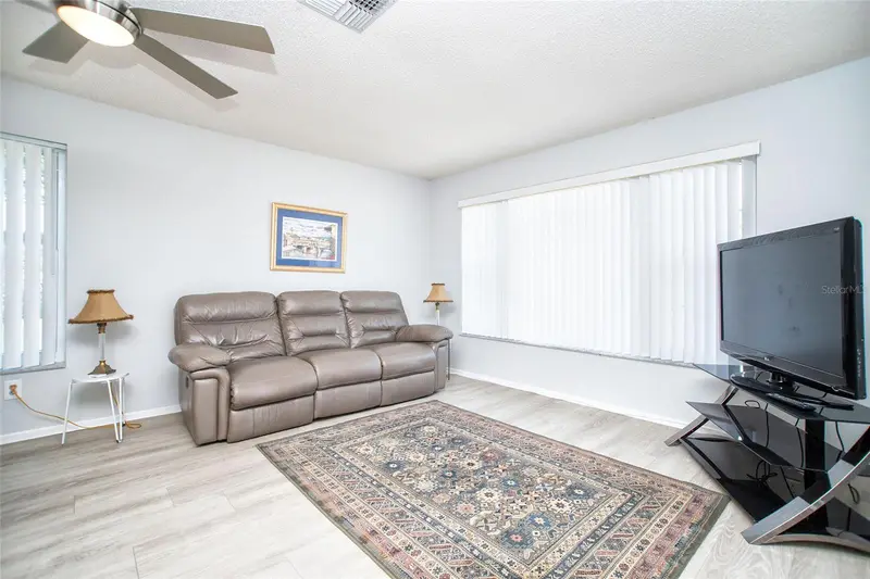 1647 Bentley Ct, FL