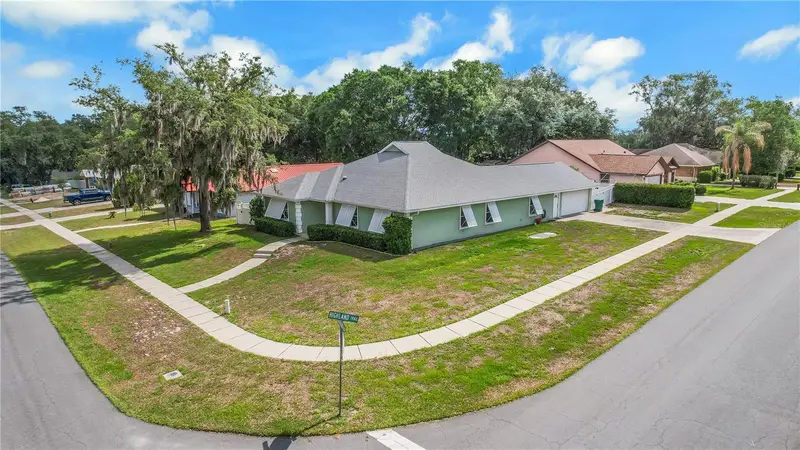 317 Woodland Trl, FL