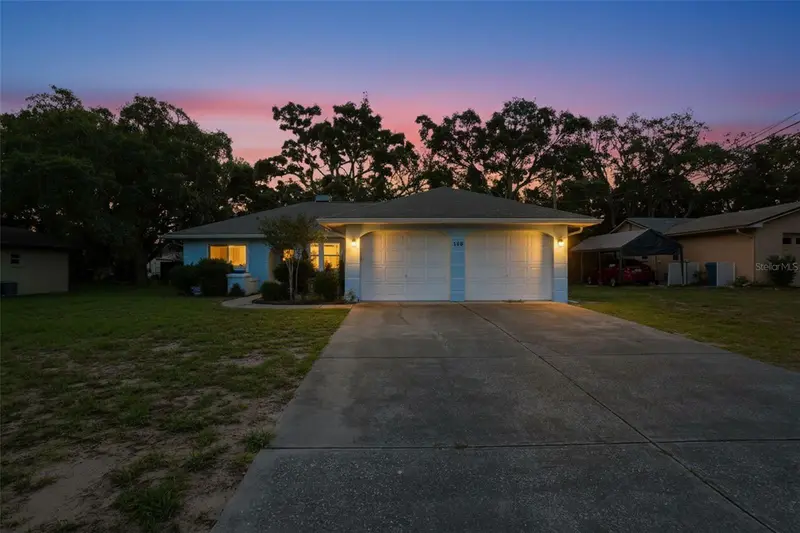 136 Waterfall Dr, FL