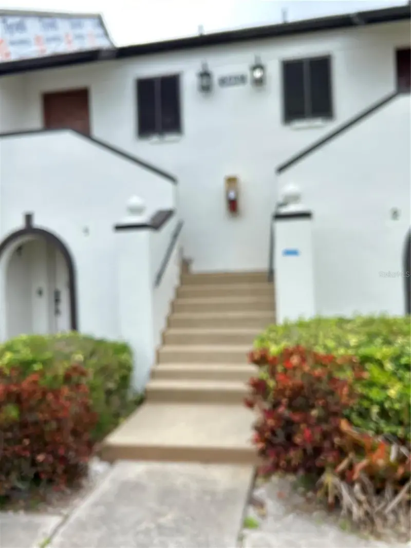 2462 Kingfisher Ln #J203, FL