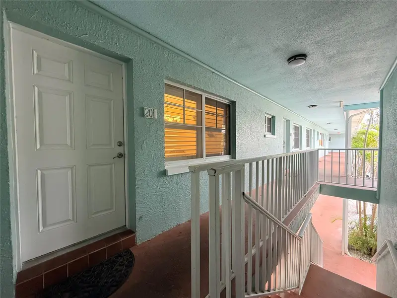 19417 Gulf Blvd #D201, FL