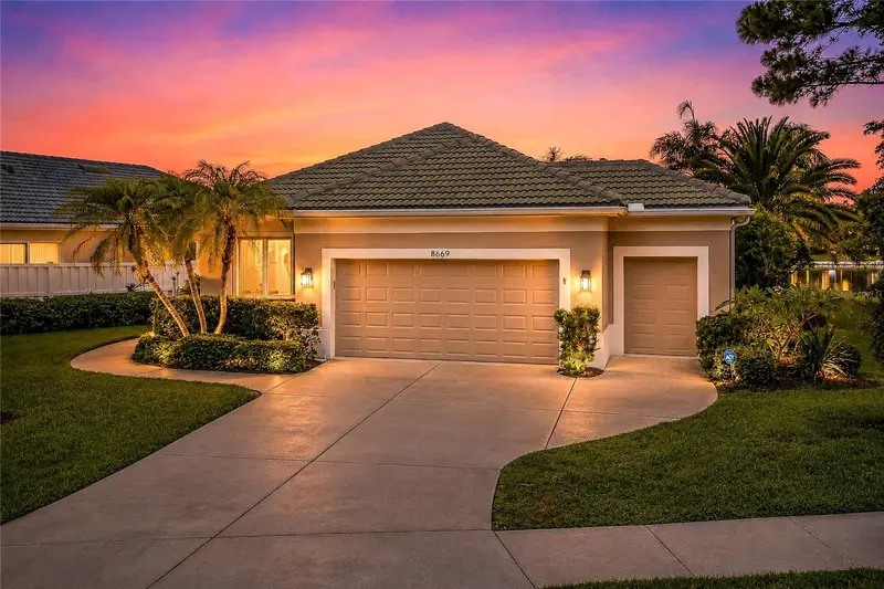 8669 54th Avenue Cir E, FL