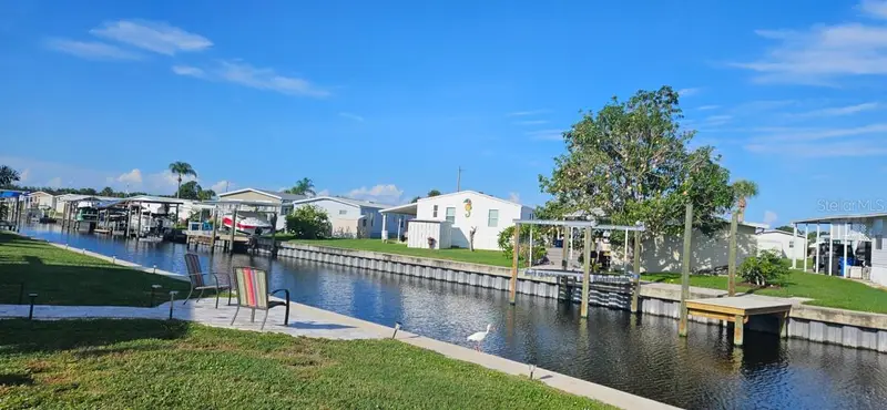 122 W Saint Annes Cir, FL