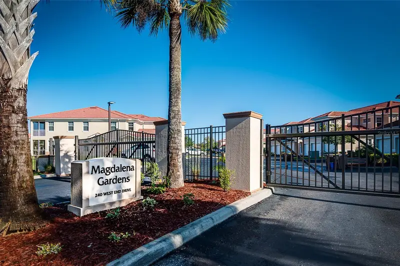 240 W End Dr #713, FL
