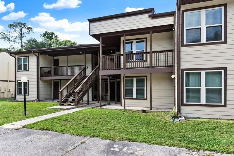 23202 Sandalwood Dr #202, FL