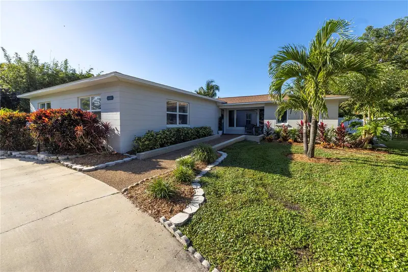 610 Cordova Blvd Ne, FL