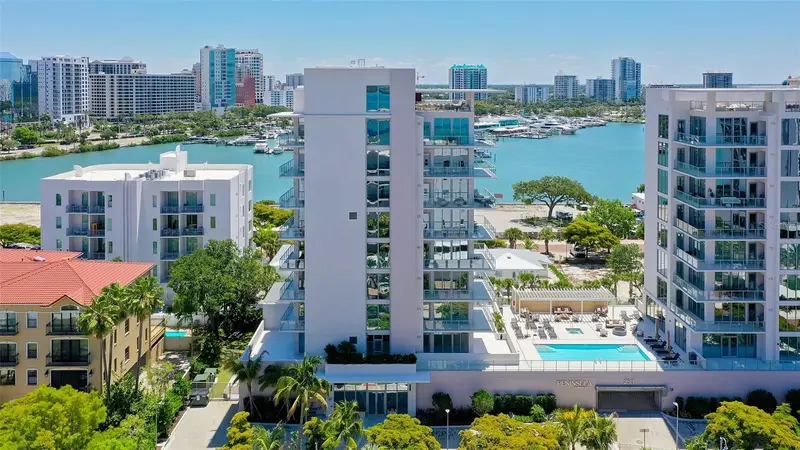 253 Golden Gate Pt #401, FL