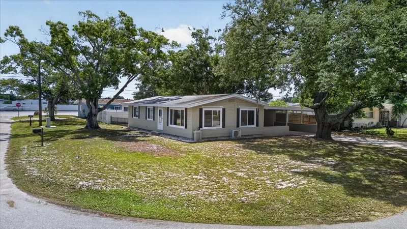 749 Palm Ave, FL