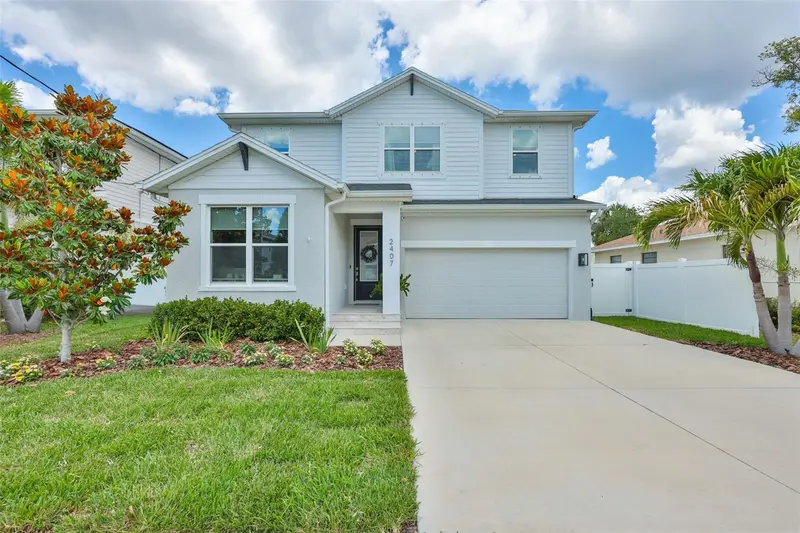 2407 W Gray St, FL