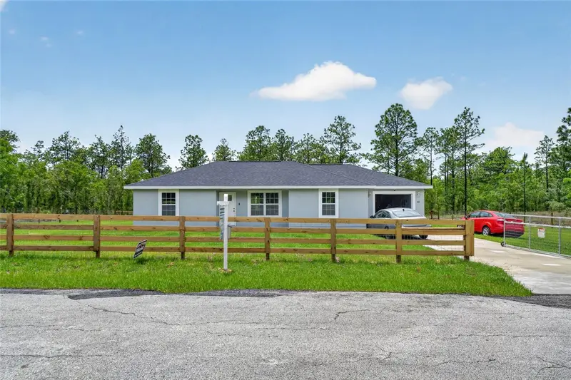 452 Nw Crocus Ln, FL