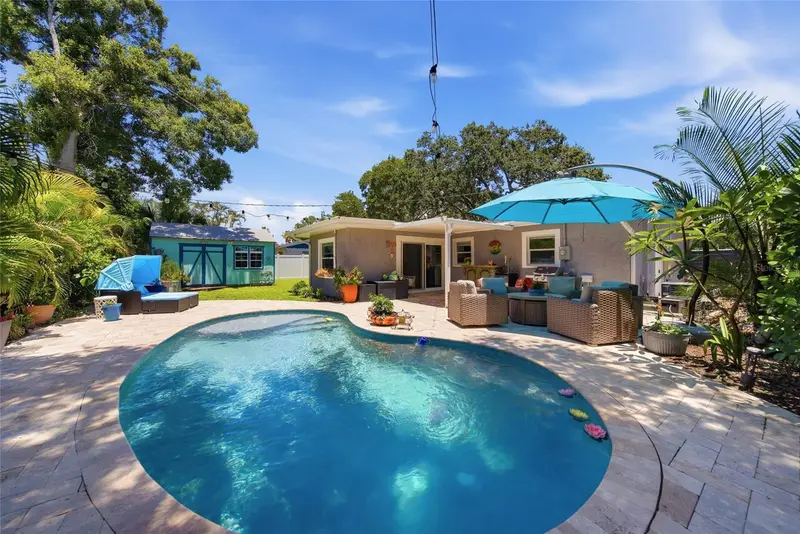 5548 Cedar St Ne, FL