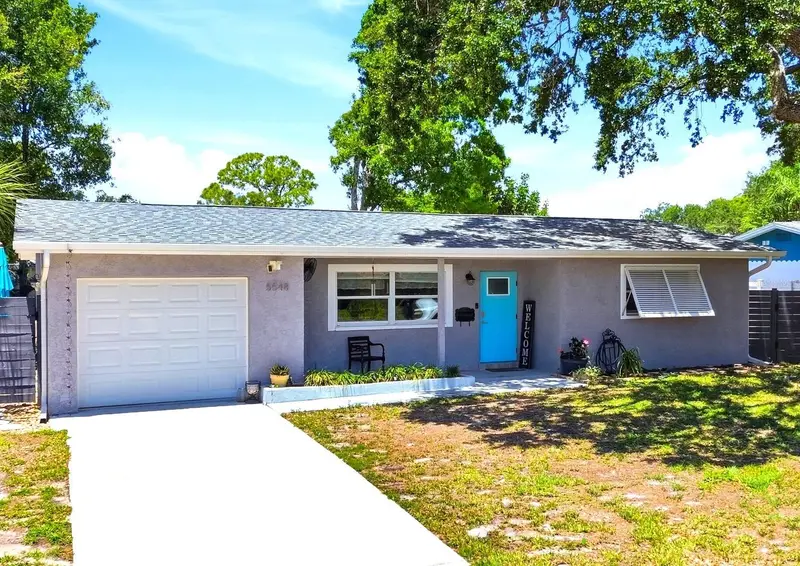 5548 Cedar St Ne, FL