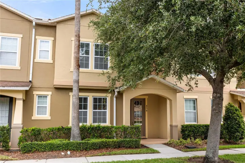 454 Ellis Square Ct, FL
