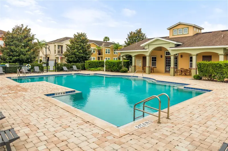 454 Ellis Square Ct, FL